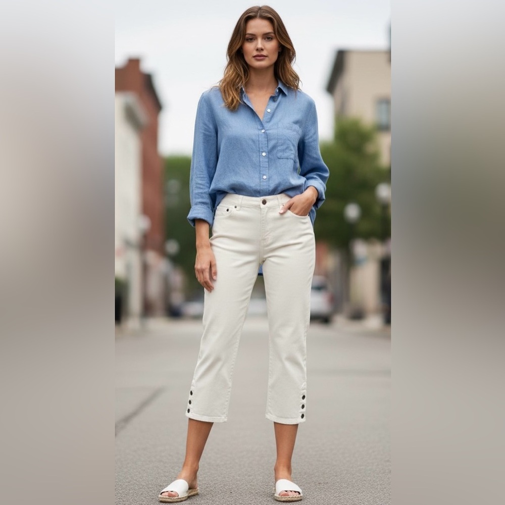 Talbots white denim capris, zipper, metal button closure, ankle 3 buttons,size 8